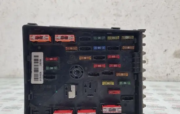 Volkswagen PASSAT B6 Fuse module 3C0937125
