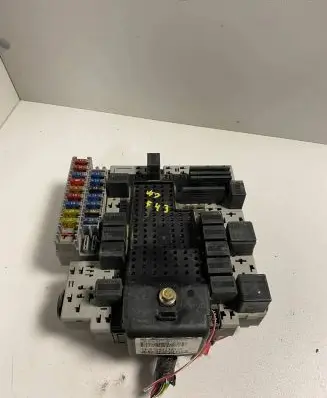 Volvo V70 Fuse module 08679899 02W494 08696098