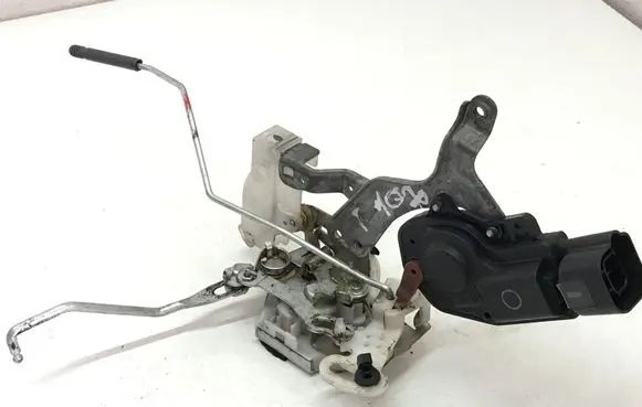 Peugeot 107 Front door lock