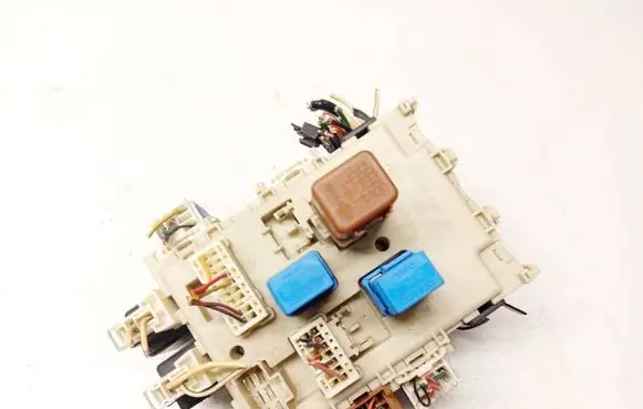 Nissan Primera Fuse box set 24350AV700