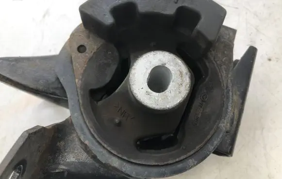 Mazda CX-7 Gearbox mount