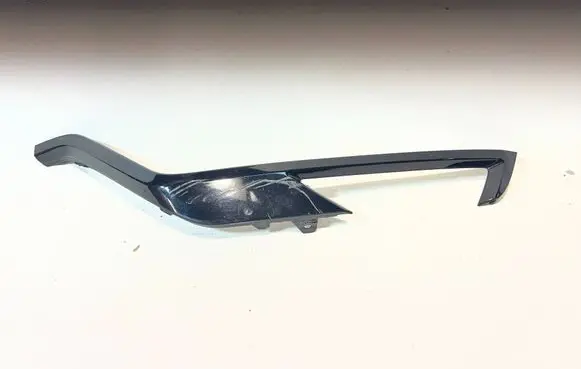 Volvo XC60 Front bumper splitter molding 32227911