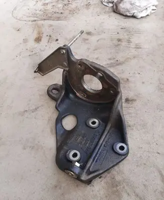 Audi A6 S6 C4 4A Fuel pump bracket 046130147D