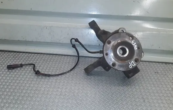 Renault Clio III Front wheel hub spindle knuckle 