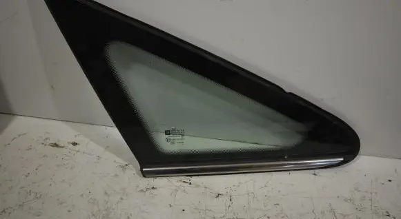 Opel Zafira B Front triangle window/glass 