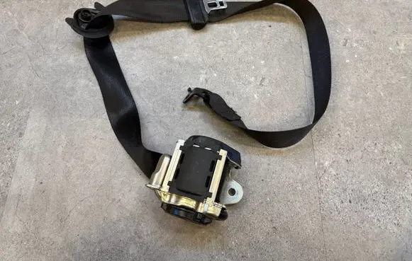 Mercedes-Benz Metris W447 Front seatbelt
