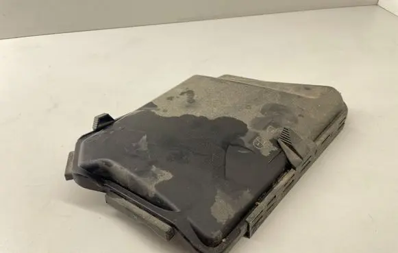 Mercedes-Benz E W211 Fuse box cover A2115400182