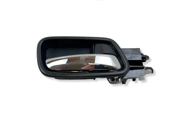 Honda CR-V Front door interior handle 