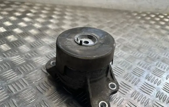 Engine mount bracket