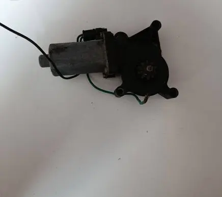 Mercedes-Benz E W210 Front door window regulator motor 0130821670