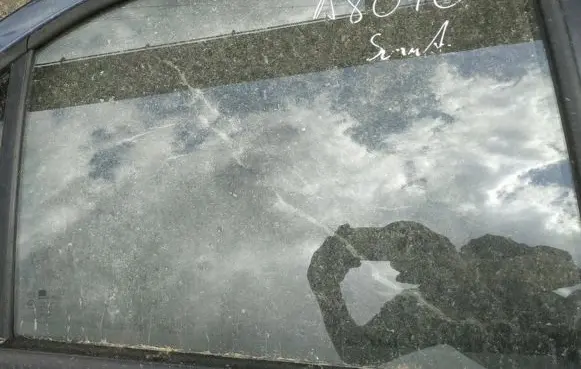 KIA Sorento Rear door window glass