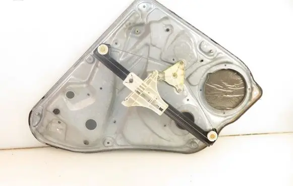 Volkswagen PASSAT B5 Rear door window regulator with motor 3B9839752AD
