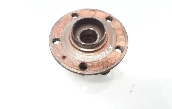 Skoda Octavia Mk2 (1Z) Front wheel hub