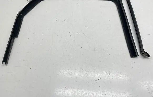 Volkswagen Jetta VII Rubber seal rear door window/glass 17A839440