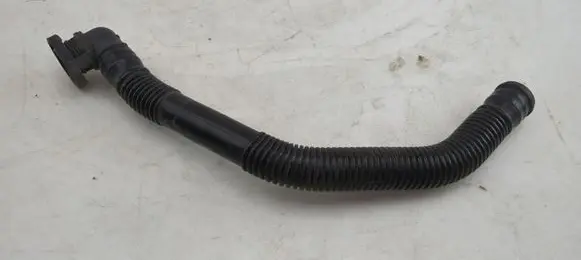 Volkswagen Golf VI Breather hose/pipe 1K0129637