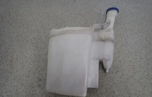 Toyota Aygo AB10 Windshield washer fluid reservoir/tank