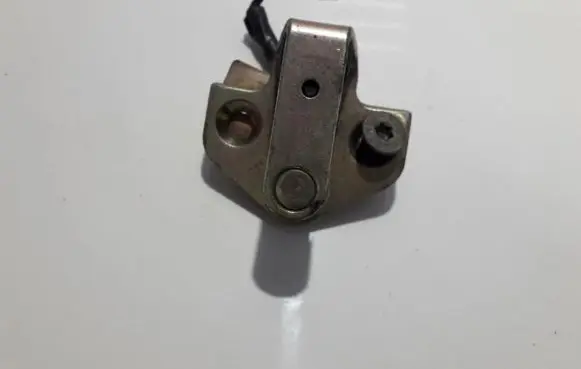 Ford Mondeo Mk III Front door lock loop/hook striker 96BGF21982AJ 96BG-F21982-AJ