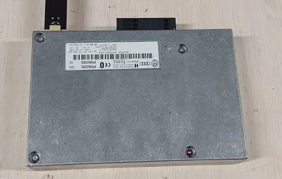 Audi A4 S4 B7 8E 8H Bluetooth control unit module 8P0862335Q