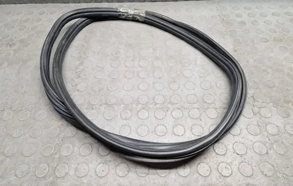 BMW X3 E83 Rubber seal rear door 3331677