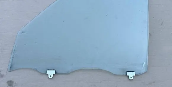 Nissan Patrol Y61 Front door window glass four-door 80301VB003