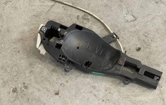 BMW 3 E92 E93 Front door exterior handle/bracket 7199836