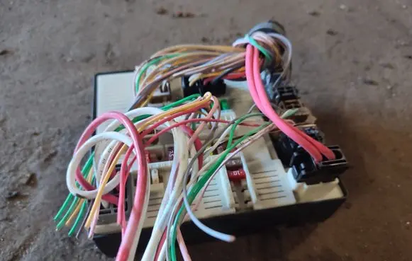 Renault Laguna III Fuse module 519287411