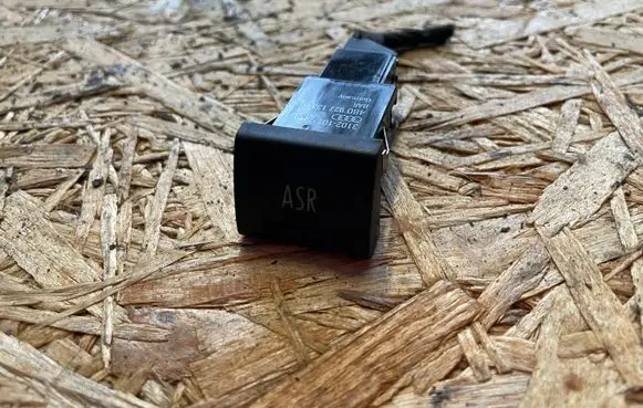 Traction control (ASR) switch