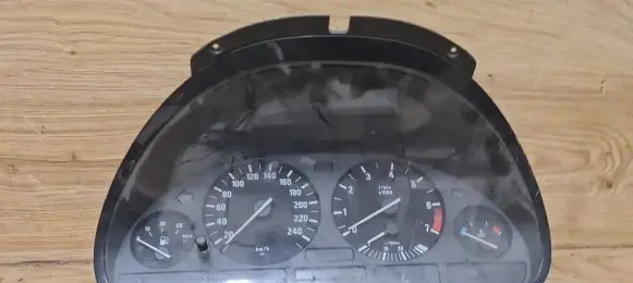 BMW 5 E39 Speedometer (instrument cluster) 110008735 6211838195