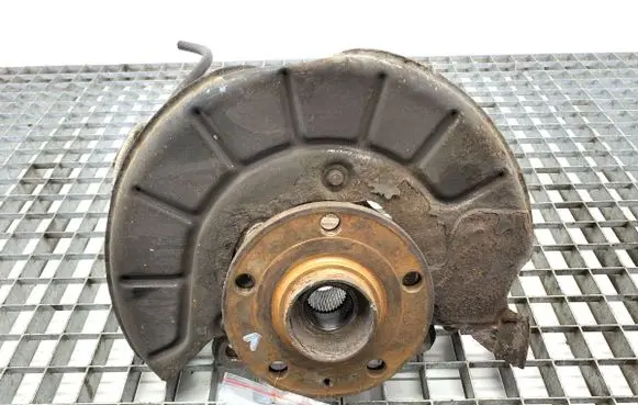 Volkswagen Touran I Front wheel hub spindle knuckle 