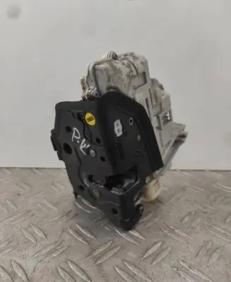 Audi A7 S7 4G Front door lock 4G0839015