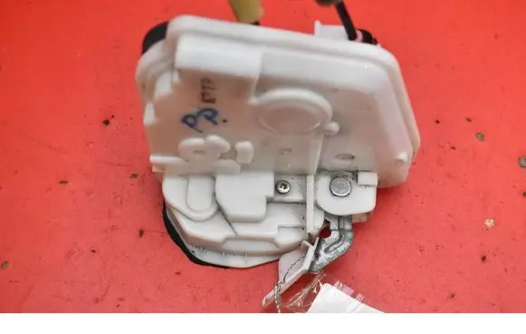 Mazda CX-3 Front door lock H37-H48-R2