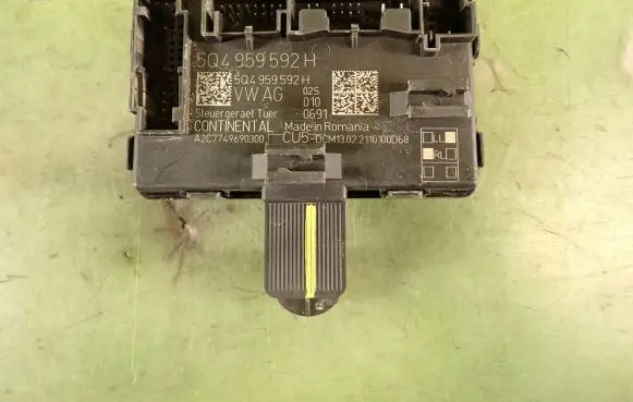 Skoda Octavia Mk4 Door control unit/module 5Q4959592H