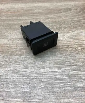 Volkswagen Golf IV Windscreen/window heater switch 1J0959621C