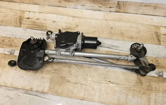 Infiniti Q50 Front wiper linkage and motor 6X24C043