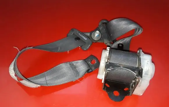 Mitsubishi Pajero Sport I Rear seatbelt NSB053FR28 D4604