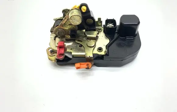 Chrysler PT Cruiser Coupe door lock (next to the handle) 