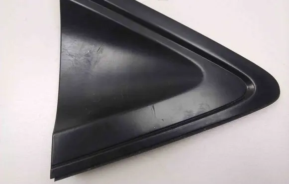 Rear fender molding trim