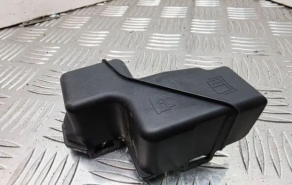 Volvo XC60 Fuse box cover 31300189