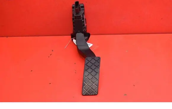 Volkswagen PASSAT CC Accelerator throttle pedal 5Q1723503H