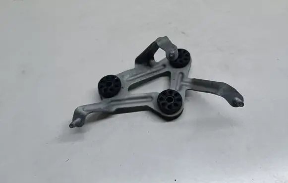 BMW 3 E90 E91 ABS pump bracket 6762467 34506762467