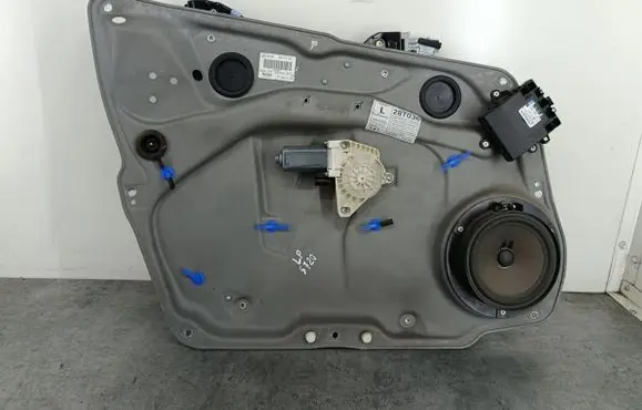 Mercedes-Benz A W169 Front door window regulator with motor 