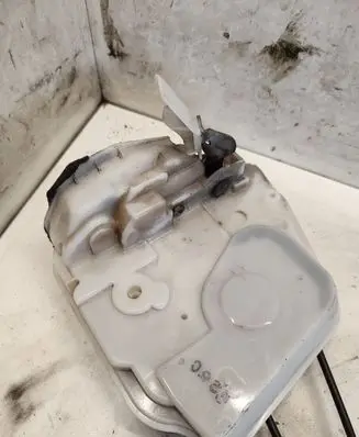 Mazda 6 Front door lock GS8S