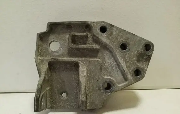 Land Rover Evoque I Engine mounting bracket BJ326P096AA