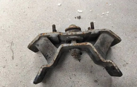KIA Sorento Gearbox mount 21832-3E350