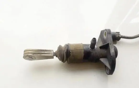 Volkswagen PASSAT B5 Clutch master cylinder 8e1721401
