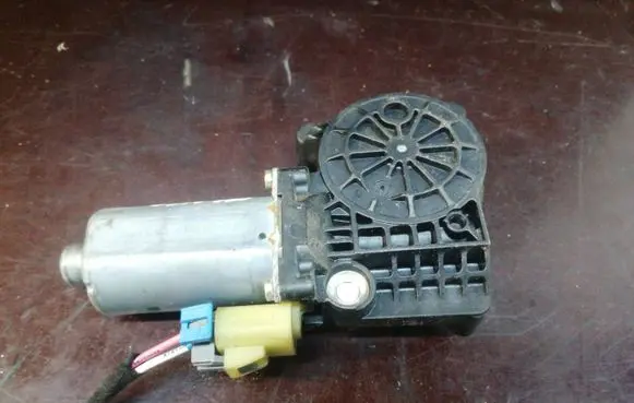 Mercedes-Benz ML W163 Front door window regulator motor 6004PA1032