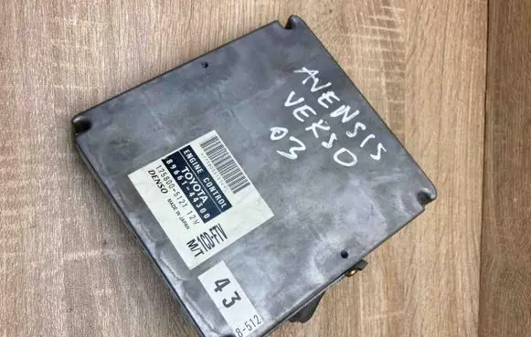 Toyota Avensis Verso Engine control unit/module ECU 8966144300 1758005121