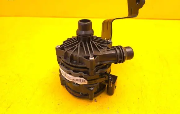 Mercedes-Benz C W206 Water pump A0005004900