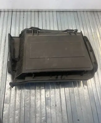 BMW 5 E39 Air filter box 8379624
