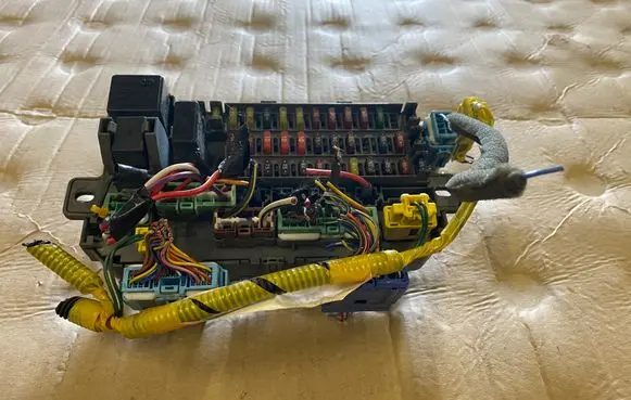 Honda CR-V Fuse module 38600S04G1 RK0298